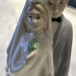Vintage PORCELAIN FIGURINE BRIDE GROOM WEDDING CAKE TOPPER!