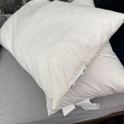 Two pilspinnare pillow ikea & Three threshold pillows