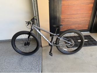 Teen Haro bike-great condition