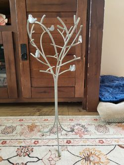 Necklace stand