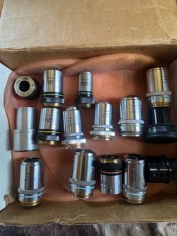 Different types of microscope lenses