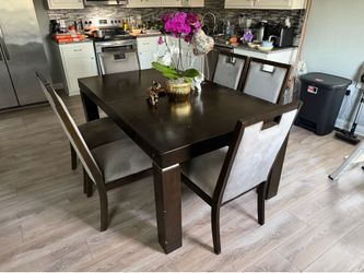 Sturdy Wood Dinning Table