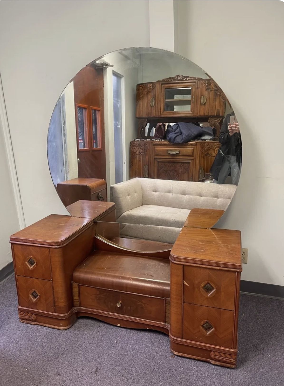 Art deco Vintage Vanity With Circle Mirror