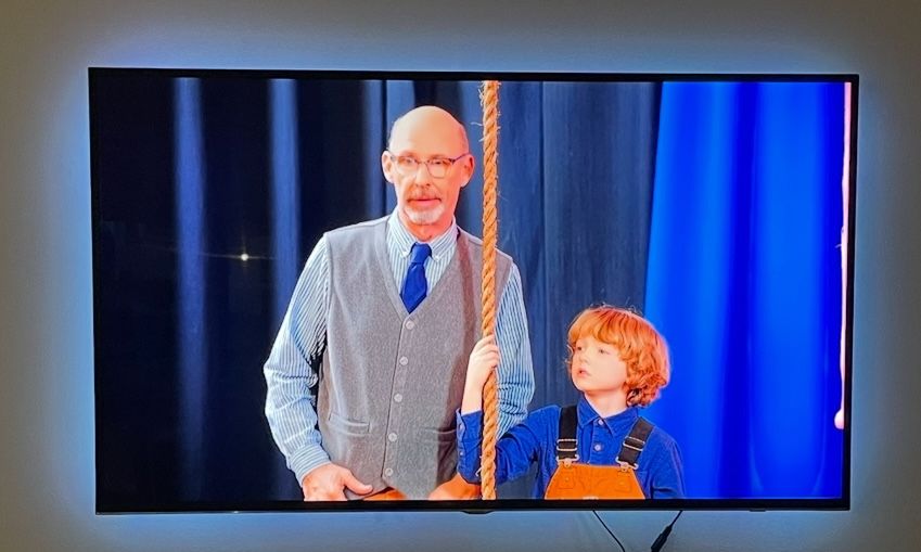 65” Samsung TV Very thin perfect condition