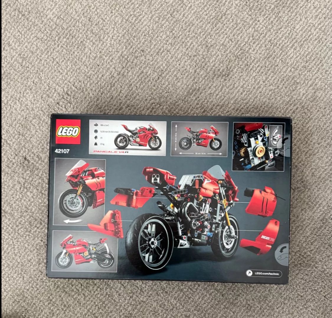 LEGO TECHNIC 42107 Ducati Panigale V4 R Building Kit 646 Pcs Motorcycle Model
