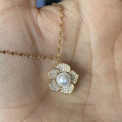 18kt Gold Plated Flower Pendant