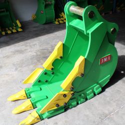 Excavator CAT 325 Bucket Rock Heavy Duty 24-inch width. Without the Pins.