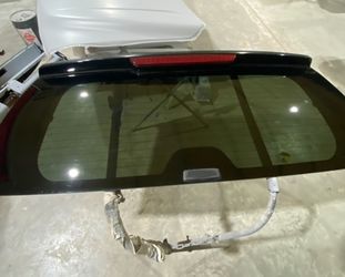 Black glass of 2008 Tahoe with hinges and 3rd brake light