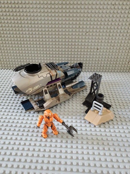 Halo Mega Bloks Covenant Brute Prowler 96869 95 % Conplete.