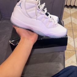 Jordan 11 Legend Blue Size 8.5 