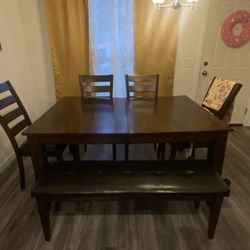 Dining Room Table Like New