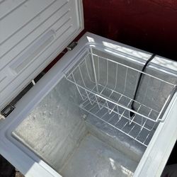 DEEP FREEZER (MAGIC CHEF)