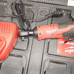Milwaukee M12 Wrench Kit