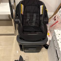 Car seat And Car Seat Base - Graco 