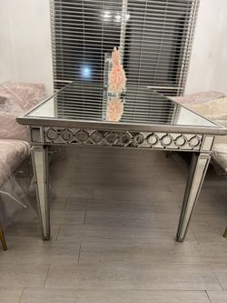 Z Gallery Table And Chairs