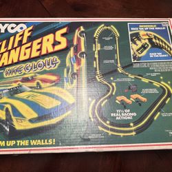 Vintage Tyco Cliff Hangers with Nite Glow Slot Car Race Track 6220 (Track Only)