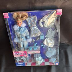 Barbie FASHION FUN Gift Set New