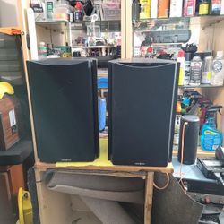 INSIGNIA SPEAKERS 