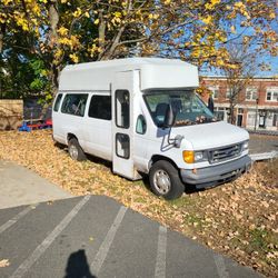 Ford Econoline  E 350 -15 Passenger 