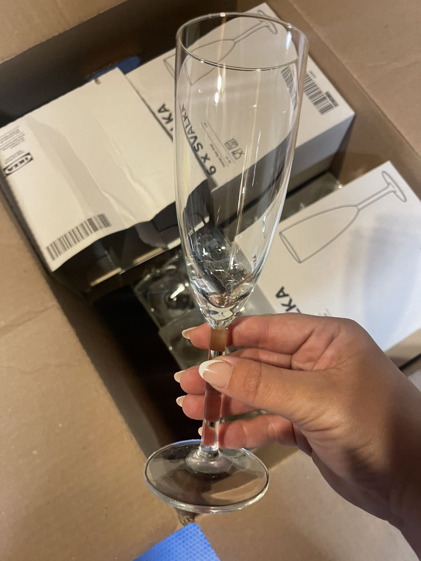 120 Champagne Glasses / Flutes 