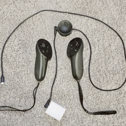 Meta Quest Pro Controllers (WORKING BOTH TESTED  COMES WITH CHARGING DOCK AND HAND STRAPS)