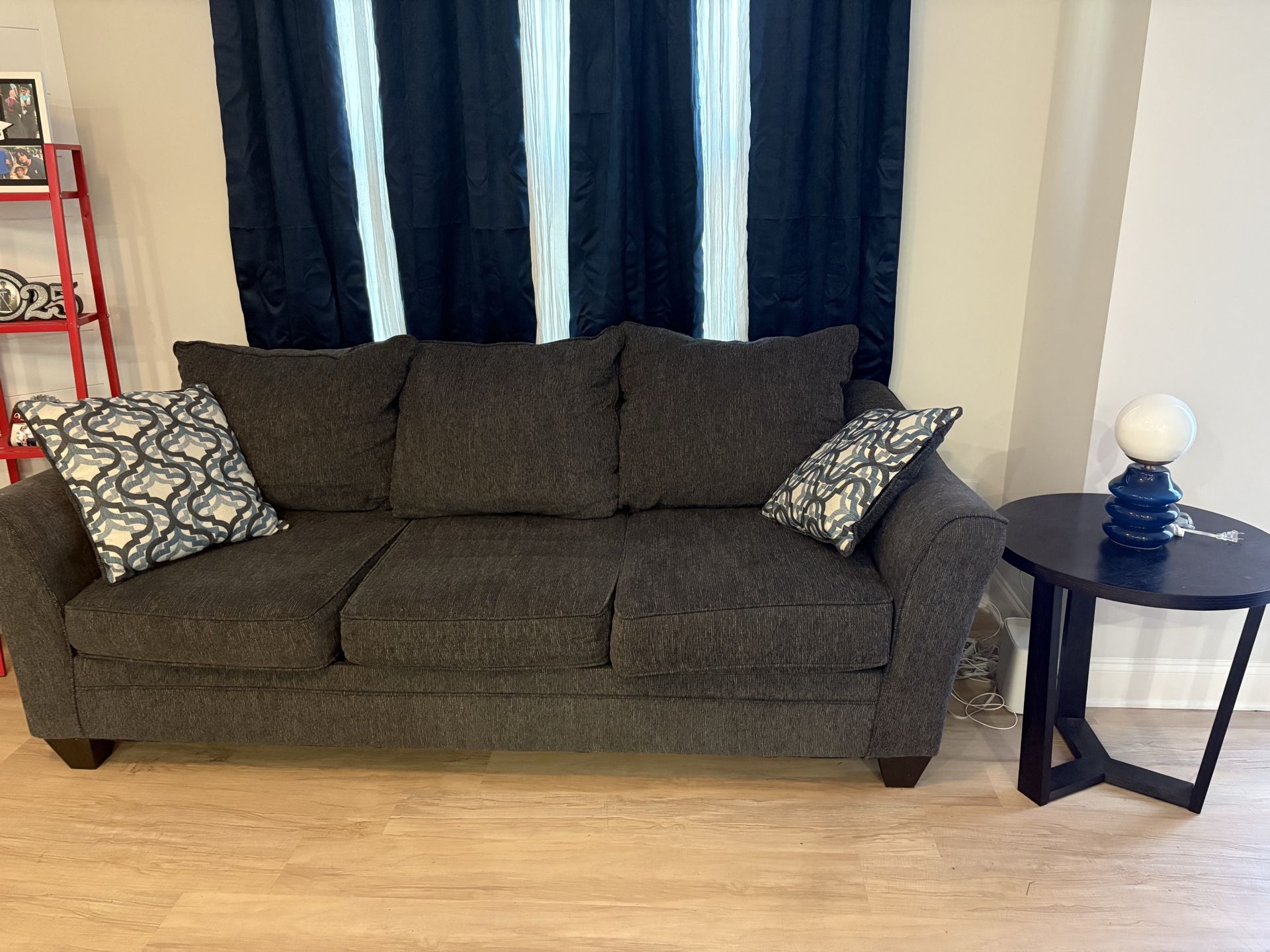 Couch set from rooms to go