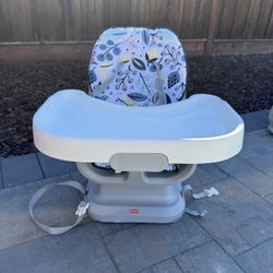 Fisher-Price SpaceSaver Simple Clean High Chair with Wraparound Deep-Dish Tray, 3 Recline Positions for Toddlers