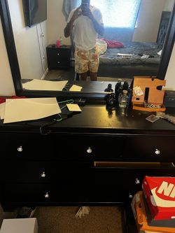 Dresser With Mirror