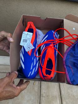 Soccer shoes