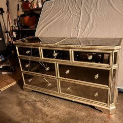 Mirror Dresser 