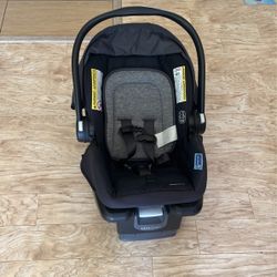 Graco Infant Car Seat Great Condition And Clean with Base