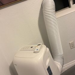 Toshiba RAC-PD0812CRRU 8,000 BTU / 6,000 SACC Portable  Air Conditioner