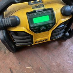 Dewalt 20v/12v Radio Jobsite Charger 