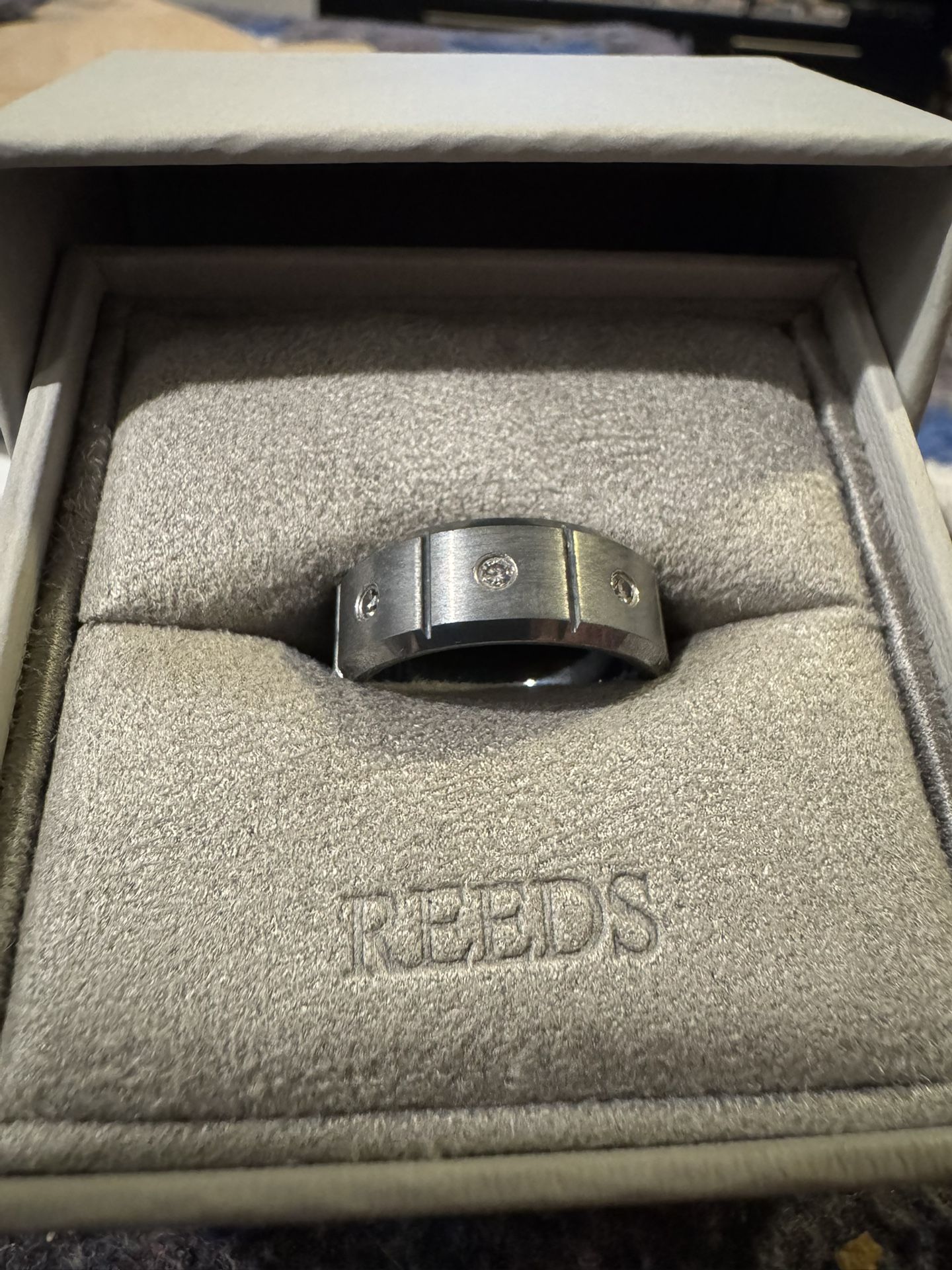 Reeds Men’s Wedding Ring with Diamonds - size 7