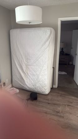 Full Size Sealy Posturepedic Mattress