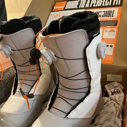 ThirtyTwo Women’s Snowboard Boots – Size 7 (White)