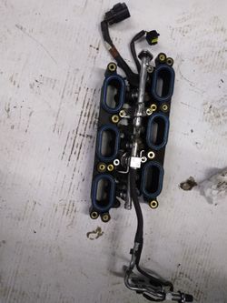 2003-2006 3.0L Lincoln Ls Fuel Rail And Injectors