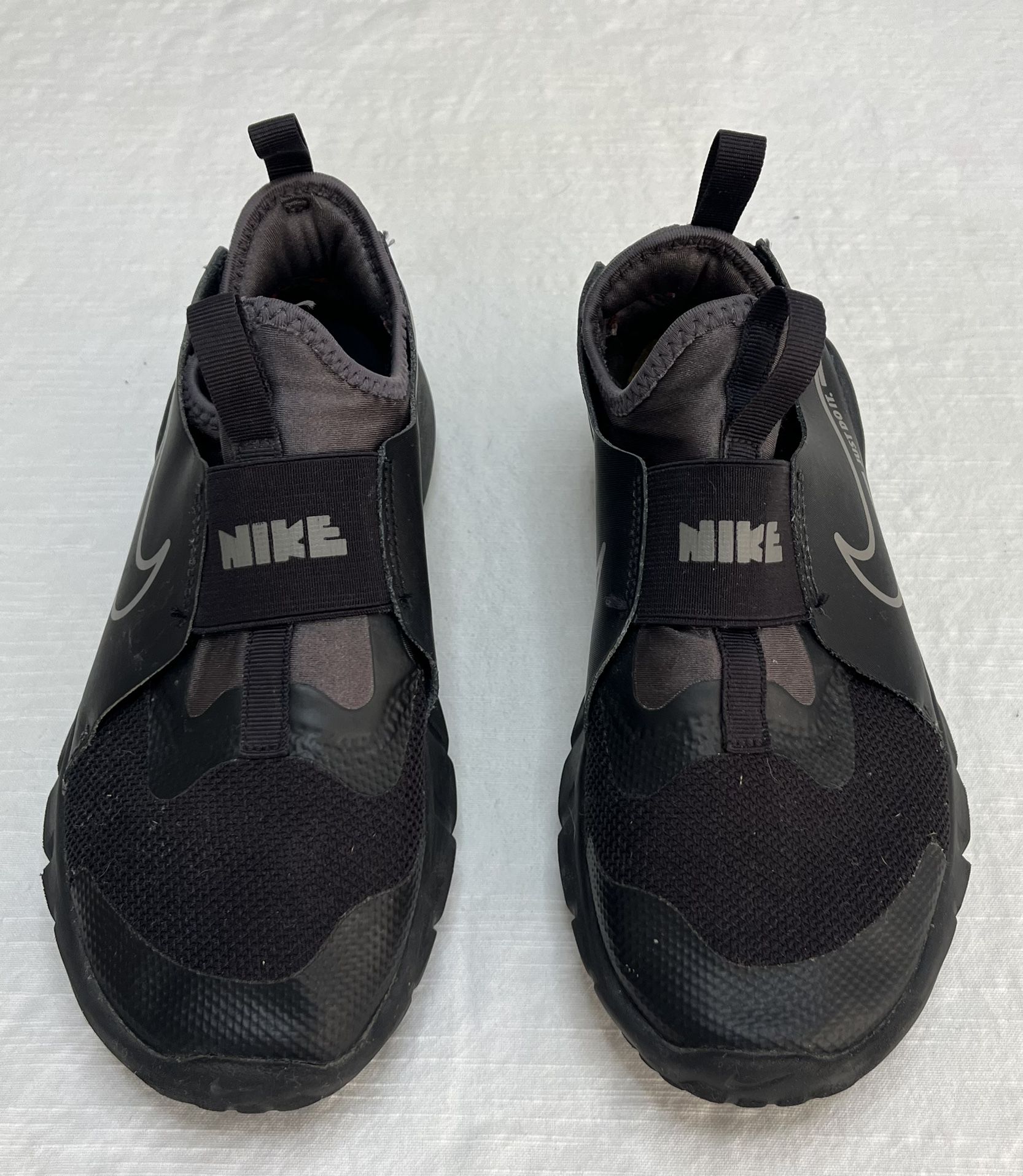Boys Nike Slip-On Sneakers Size 4Y Black Stretchy