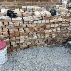 Selling good clean common brick