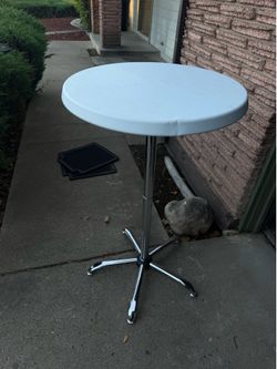 Round Bar Table / Adjustable Height Table