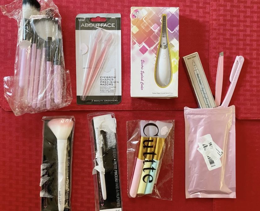 Assorted 7 Piece Makeup Tool Lot Makeup Brushes, Eyelash Curler and MORE