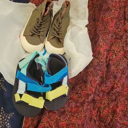 Boys Shoes Size 6 .ninos