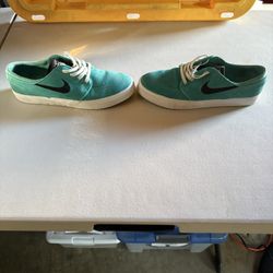 IVAN JANOWSKI TENNIS SHOES  NIKE SIZE 11. $35