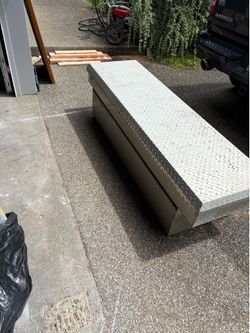 truck bed toolbox