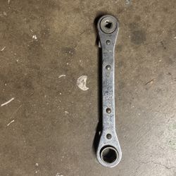 Matco Tools 1/4" X 3/16" SQUARE END AND 9/16" X 1/2" HEX END Part No. RW82
