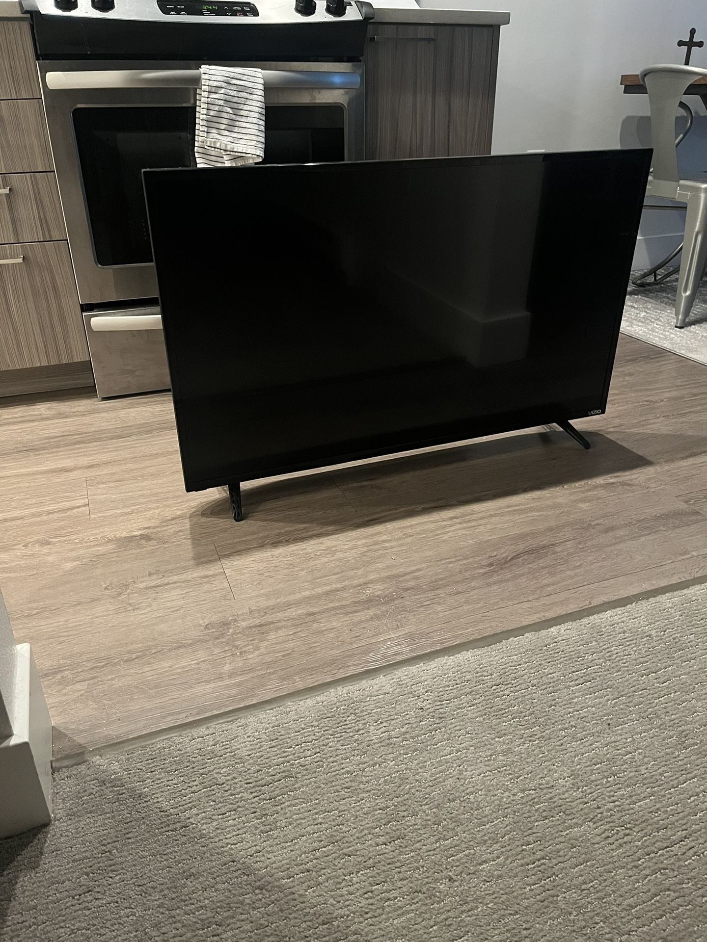 TV $100