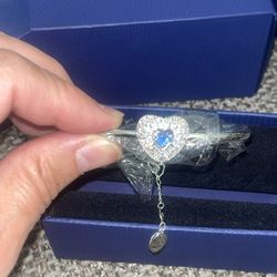 NWT Swarovski Hyperbola bangle Heart, Blue, Rhodium plated Dancing Heart Bracelet 