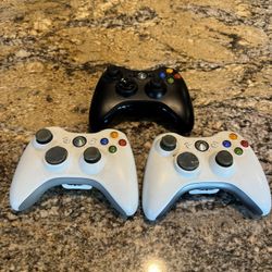 Three Microsoft Xbox 360 Wireless Controller - 2 White Need Case / Black Comp.