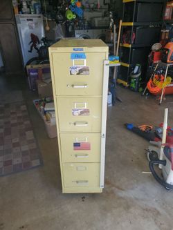 File Cabinet with Locking Bar (Pending Saturday Pickup)