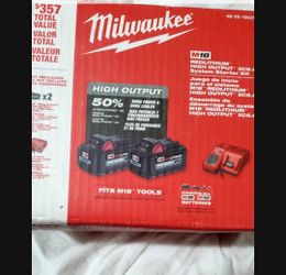 LIKE NEW Milwaukee M18 18-Volt Lithium-Ion High Output 6.0Ah (2-Pack) PICK UP Only